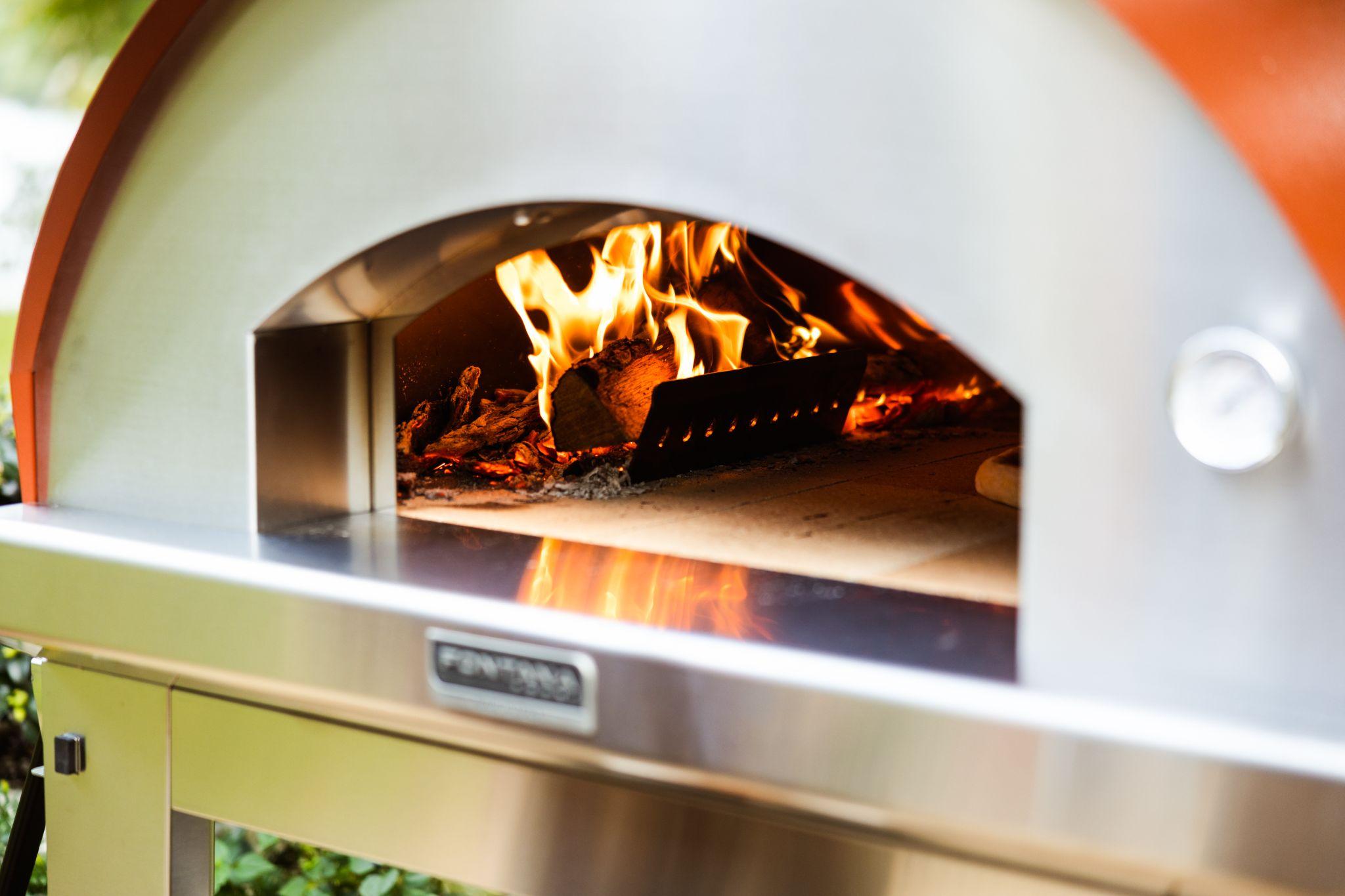 A Guide to Cooking with Wood-Fired Pizza Ovens – Fontana Forni USA